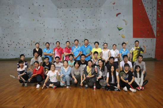 beat365院直党支部与“结对”学生党支部羽毛球友谊赛顺利举行 beat365院直党支部与“结对”学生党支部羽毛球友谊赛顺利举行